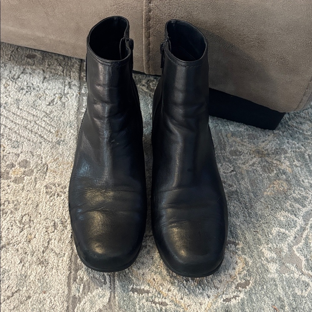 Clark’s Black Leather Ankle Boots - Picture 2 of 8